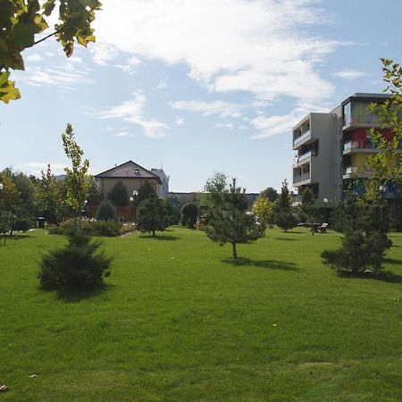 Airport Residence - Apartment Across From Otopeni Airport 外观 照片