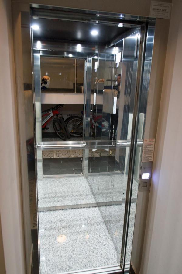 Airport Residence - Apartment Across From Otopeni Airport 外观 照片